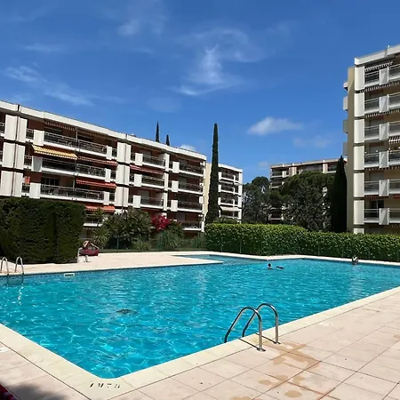 T3 Piscine, Parking, Proche Des Plages Apartment